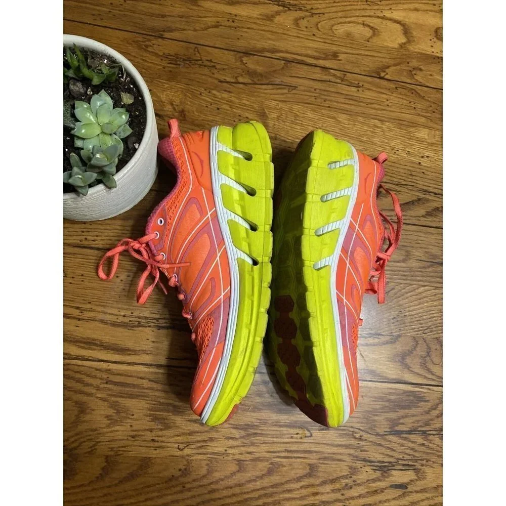 𝅺hoka One One Conquest 2 Women's Neon Coral Citrus Running Sneakers Shoes Sz 9.5